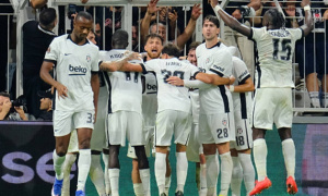 Nhấn chìm Marseille 4-1, Besiktas khởi đầu rực rỡ