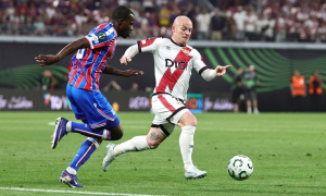 Liverpool đấu MU giành món hời Tyrick Mitchell