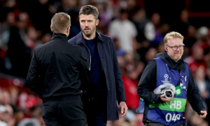 Carrick lâm nguy, Man Utd lo lặp lại thảm họa Solskjaer
