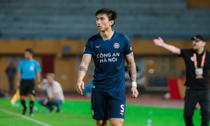 Tại sao Văn Hậu bị HLV Kim Sang-sik gạch tên?