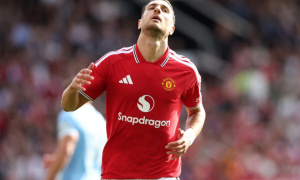 Đã đến lúc Carrick thay Dalot bằng mầm non của Carrington