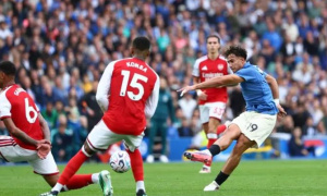 Bức tường thép của Arsenal vỡ vụn tại Amex