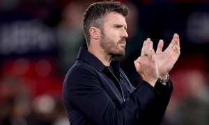 Carrick bảo vệ sao Leny Yoro sau thảm họa phòng ngự