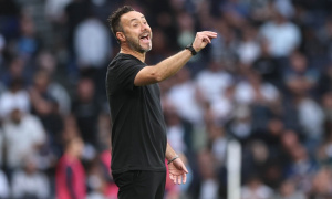 Roberto De Zerbi từ chối nói chuyện với các cầu thủ Tottenham, kêu gọi các 'lãnh đạo' hãy 'dẫn dắt' đội bóng.