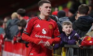 Wayne Rooney âm thầm chắp cánh cho tương lai của Kai tại MU