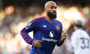 Neville chỉ trích 6 sao Man Utd hời hợt trước Fulham