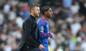 Chê sao MU lười biếng, Neville cảnh báo HLV Carrick