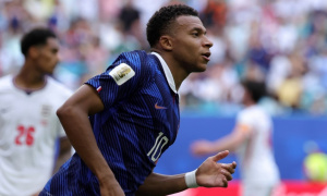 Mbappe thừa nhận điên rồ khi vượt qua thành tích của Messi