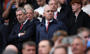 Man Utd nợ hơn 577 triệu bảng dù đạt doanh thu kỷ lục