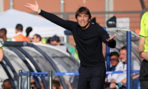 Antonio Conte dẫn đầu cuộc đua ngồi ghế nóng MU