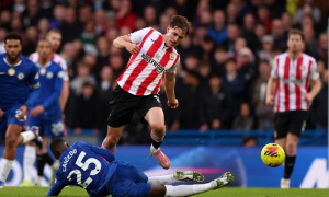 Strachan khuyên MU chốt ngay đá tảng Nathan Collins