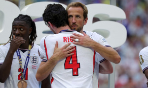 Harry Kane bảo vệ Declan Rice sau quyết định rút khỏi tuyển Anh