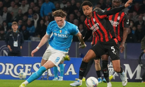 Vượt qua bệnh tim, McTominay trở lại tập luyện tại Napoli