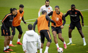 Bị quy kết phá hoại bóng đá Hà Lan, Van Dijk bức xúc đáp trả