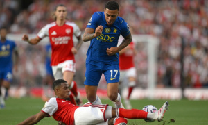Ngoại hạng Anh chi tiêu áp đảo gây lo ngại cho UEFA