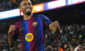 Barca tính xoay tua, Jesus cần nắm cơ hội đá chính