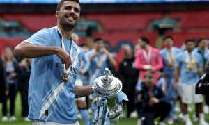 Rodri bảo vệ danh hiệu của Man City trước án phạt