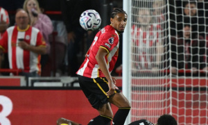 Brentford trói chân Schade nhằm ngăn Arsenal và Liverpool