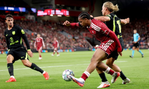 Vướng quy định UEFA, Rio Ngumoha lỡ trận gặp Tây Ban Nha
