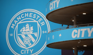 Vì sao Ngoại hạng Anh ngần ngại tước danh hiệu của Man City?