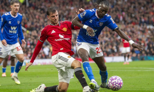 Saha khuyên Carrick sớm thay Mason Mount