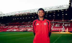 Man Utd chiêu mộ tài năng 16 tuổi Isaac Konde từ Liverpool