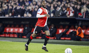 Sterling trượt dài, bị cả đội bét bảng Ligue 1 từ chối