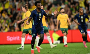 Vinicius bay cao, Brazil ngược dòng hạ Úc 4-2