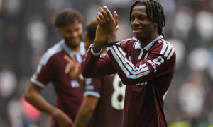 Manzambi, viên ngọc được đề cử giải trẻ Ballon d'Or của Villa