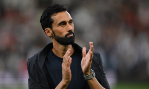 Arbeloa bị FA xử lý sau phát ngôn nhắm vào Man United