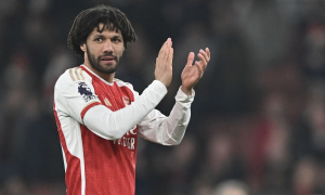 Cựu sao Arsenal gia nhập đội bét bảng Hy Lạp