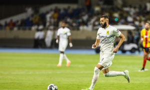 Ferdinand khuyên MU ký Benzema cứu hàng công