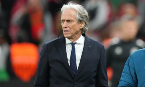 HLV Jorge Jesus khẳng định vẫn nắm trọn phòng thay đồ
