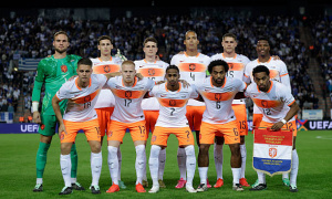 Chấm điểm Hà Lan: Van Dijk cứu rỗi; Van Bommel gây họa