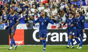 Olise áp sát kỷ lục sút phạt lịch sử của Zidane ở tuyển Pháp