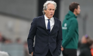 Jorge Jesus giữ vững cái uy thép trước cái tôi của Ronaldo