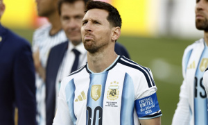 Cristian Romero: “Messi chưa bao giờ đặt mình cao hơn người khác”