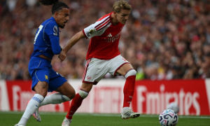 Walcott chỉ ra 'tử huyệt' có thể khiến Arsenal đánh mất ngôi vương Ngoại hạng Anh