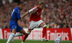 Dè chừng Chelsea, Eboue tin Arsenal nắm 75% cơ hội vô địch