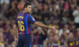 Gã mọt sách Rodri và chuẩn mực mới tại Barcelona