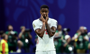 Ezri Konsa dính chấn thương, sớm rời tuyển Anh về Arsenal