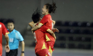 Đội mưa thi đấu, U17 nữ Việt Nam đè bẹp Palestine ở giải châu Á