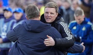 Carrick lung lay ghế nóng, Man United nhắm Eddie Howe
