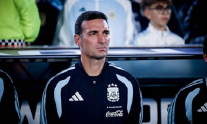 HLV Scaloni rơi lệ ngày Messi đá trận cuối cho Argentina