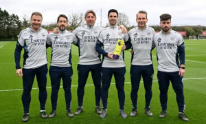 Toàn bộ ban huấn luyện Arsenal gia hạn hợp đồng cùng Mikel Arteta
