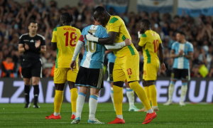 Benin bị cấm đổi áo và chụp ảnh cùng Messi trong ngày chia tay Argentina