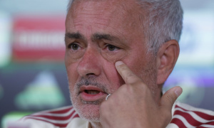 Real Madrid chịu sức ép, Jose Mourinho nhắc đến Arsenal
