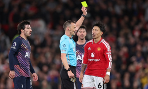 Hàng thủ thảm họa, Martinez làm Carrick cạn kiên nhẫn