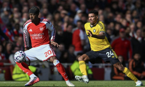 Tỏa sáng trước Leeds, Madueke vẫn bị huyền thoại Arsenal chỉ trích