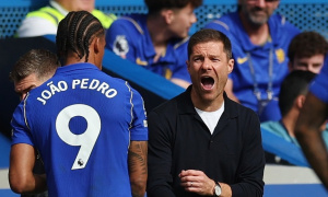Đòn phủ đầu và sự lạnh lùng định hình nên Chelsea của Alonso